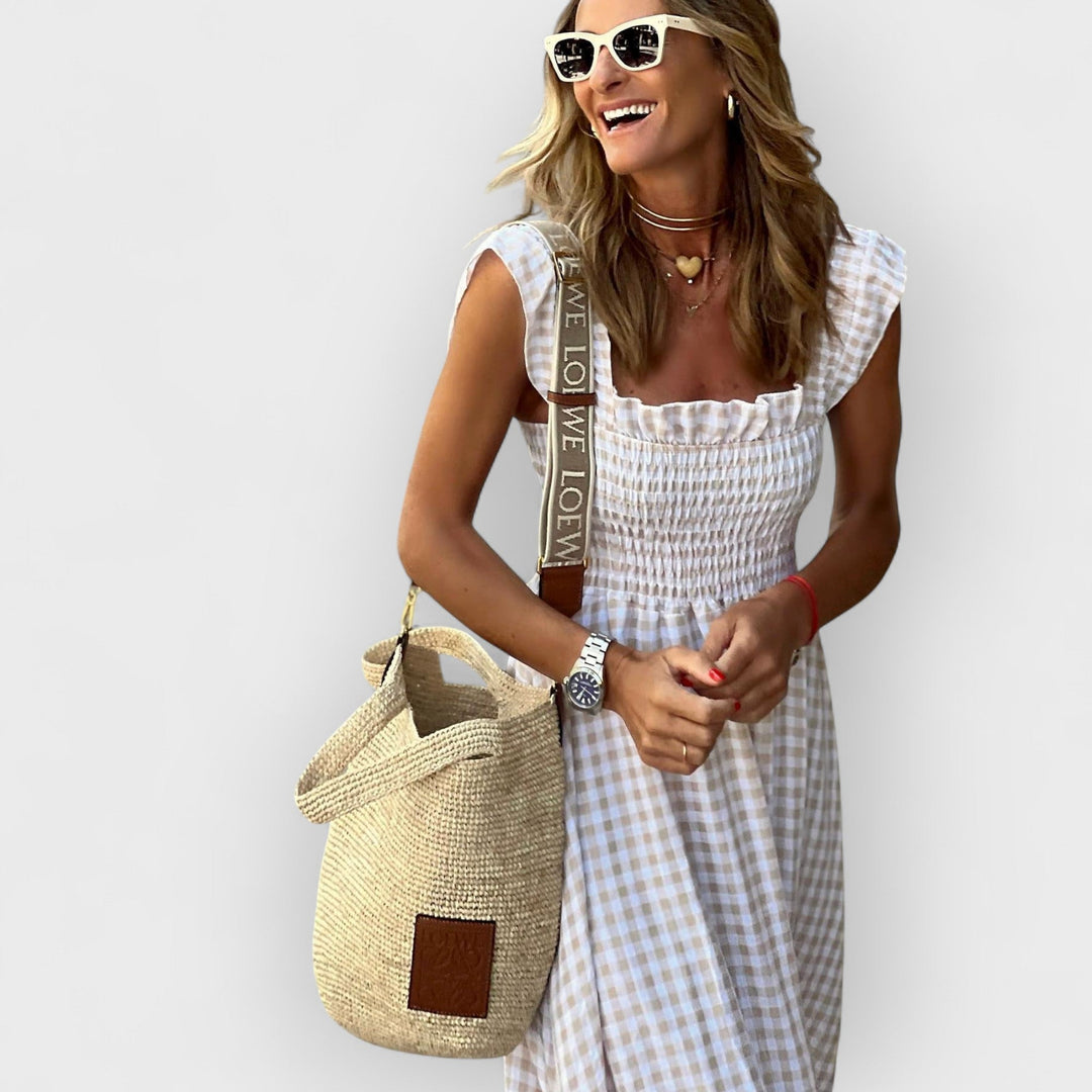 Belle | Lange jurk met ruitjes, sierlijke ruches en elastisch smokwerk